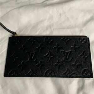 LV pochette